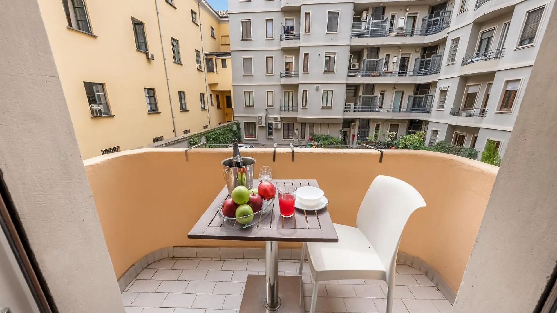 Apartment Tra Via Brera E Via Spiga, Suite Deluxe Milan Italy